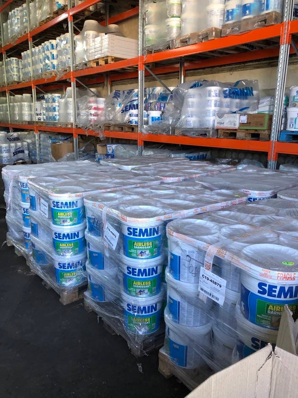 Склад SEMIN Ukraine у Києві: палети SEMIN AIRLESS GARNISSANT і стелажі з матеріалами SEMIN